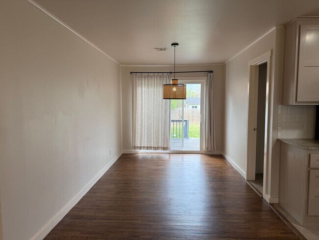 Building Photo - Welcome to your new charming 3-bedroom, 1.5-bath home in Broken Arrow close to Main Street!