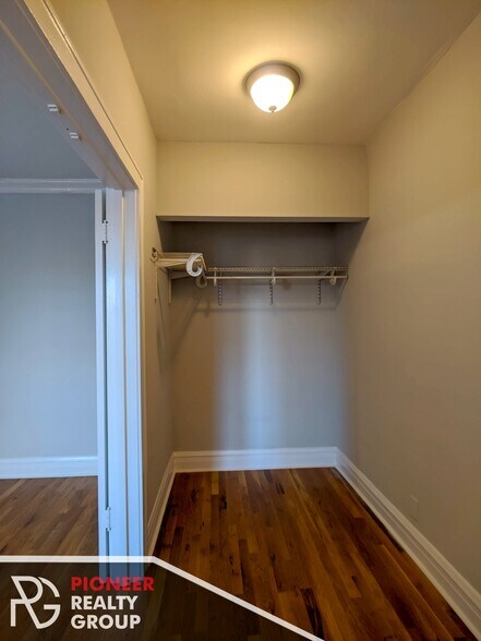 Building Photo - 4616 N Paulina St
