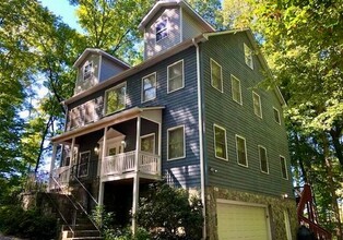 Building Photo - Spacious 3100 sq ft 3 bedroom 2 bath home on over 1.5 acres in Oak Ridge, NC