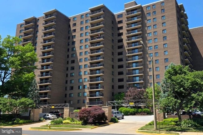 Building Photo - 200 N Pickett St