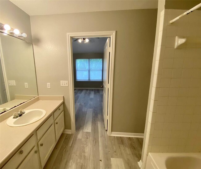 Building Photo - 5710 Lark Creek Dr