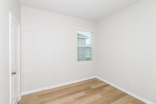 Building Photo - 416 Mustang Trot Dr