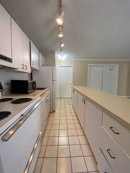 Building Photo - 123 Sewall Ave