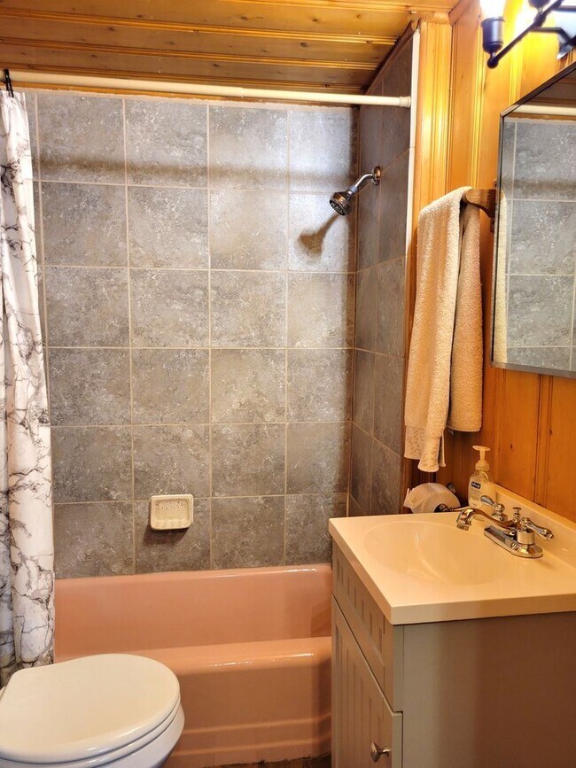 Building Photo - 2 br, 2 bath House - 235 Hart Avenue