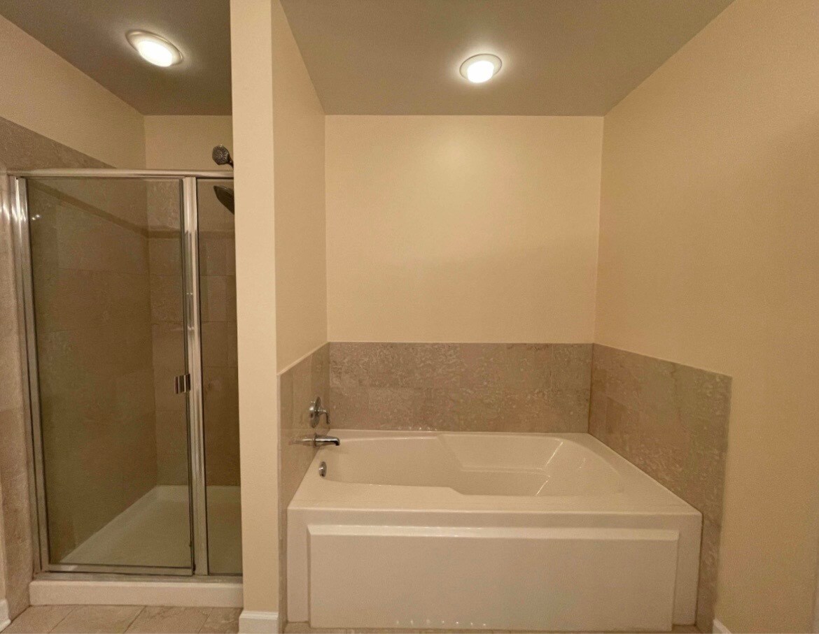 Building Photo - 233 E 13th St