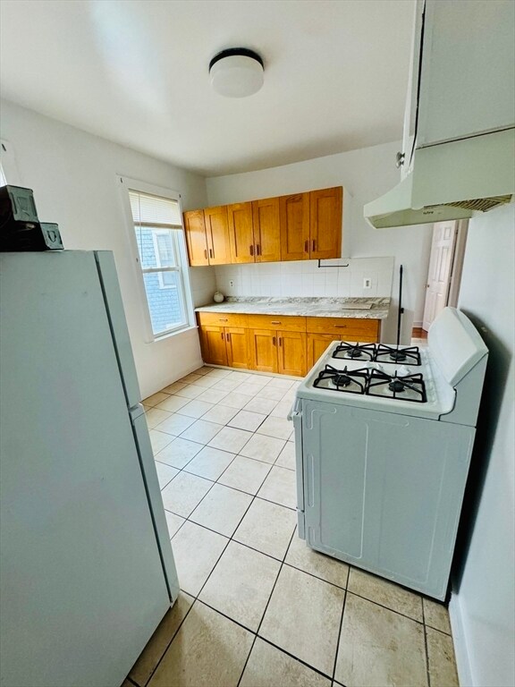 Building Photo - 11 Colonial Ave