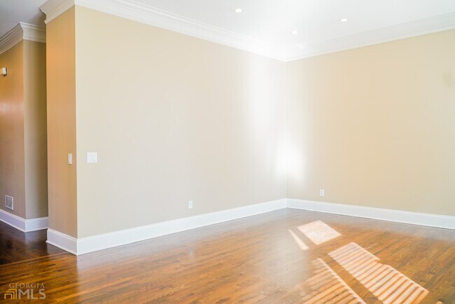 Building Photo - 1127 Ashton Bluff Dr NE