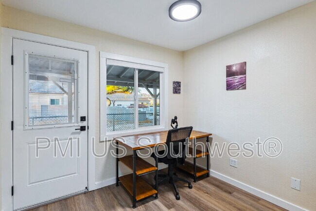 Building Photo - 437 Riverfront Dr