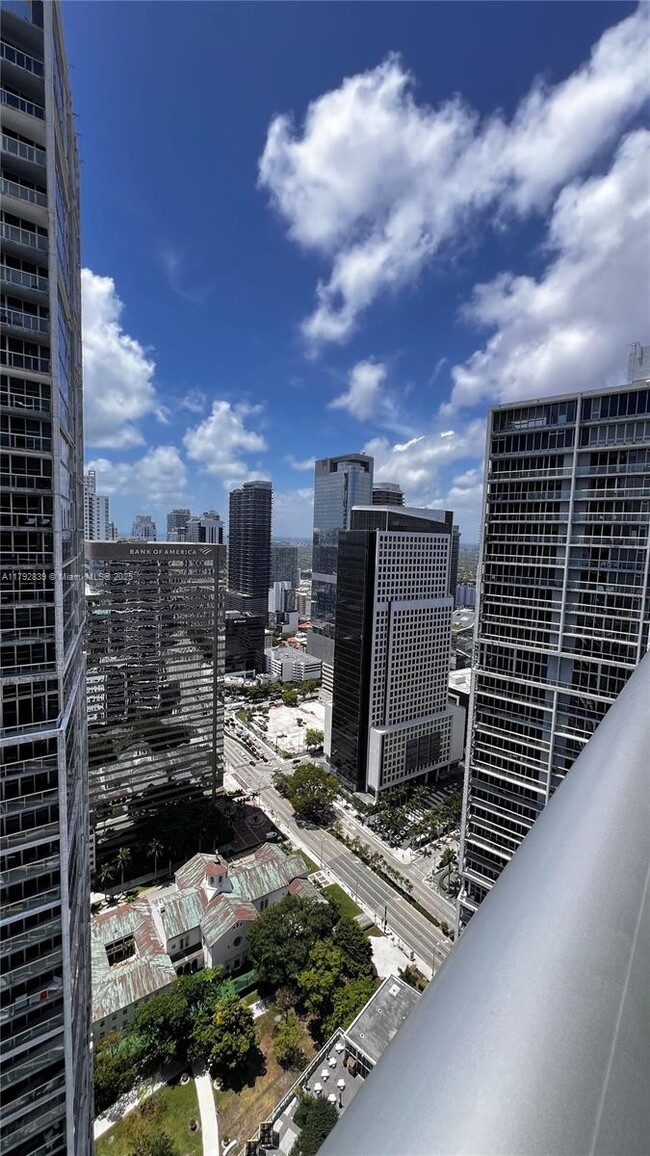 Building Photo - 475 Brickell Ave