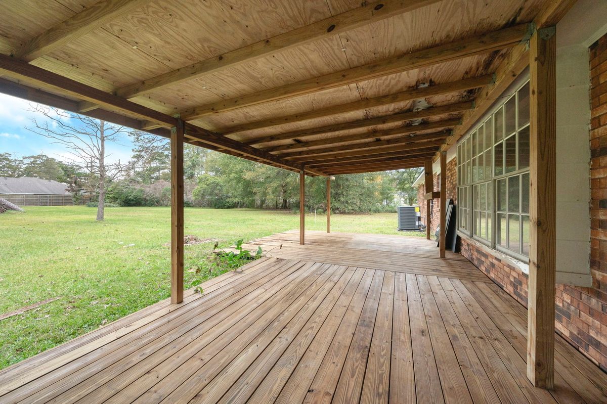 Building Photo - 9556 Fairway Dr