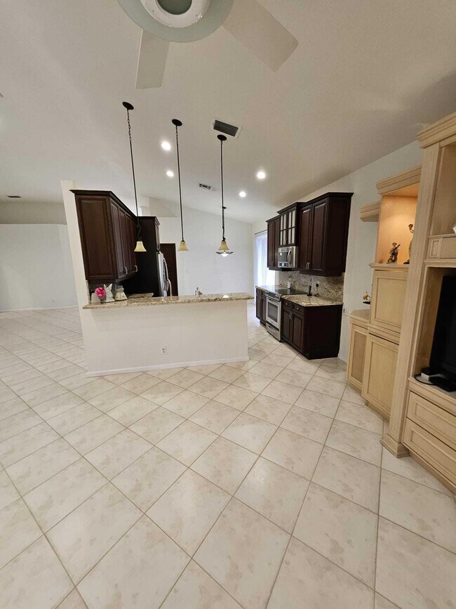 Building Photo - 7835 NW 78th Ave