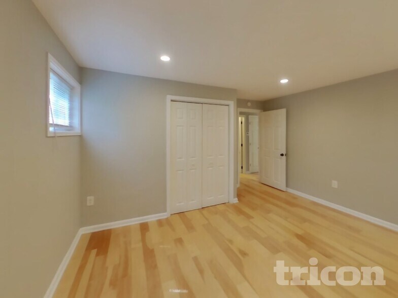 Building Photo - 408 Meadowhurst Ln