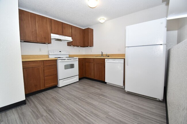 Building Photo - Ground Level 2 Bed Apartment in Great Loca...