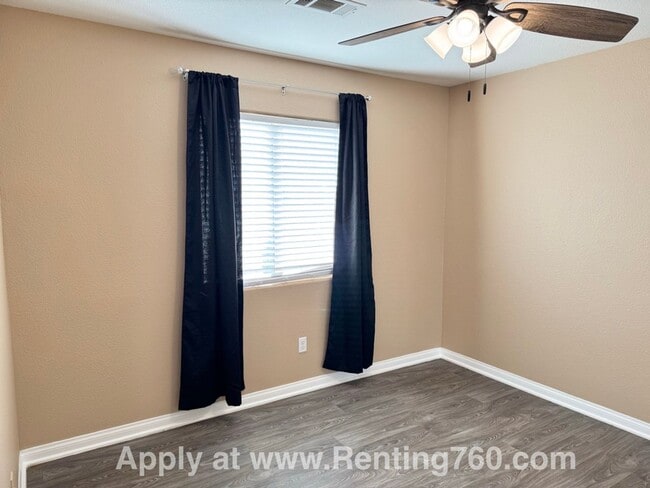 Building Photo - Cozy 3 Bed 2 Bath Home Near Base!