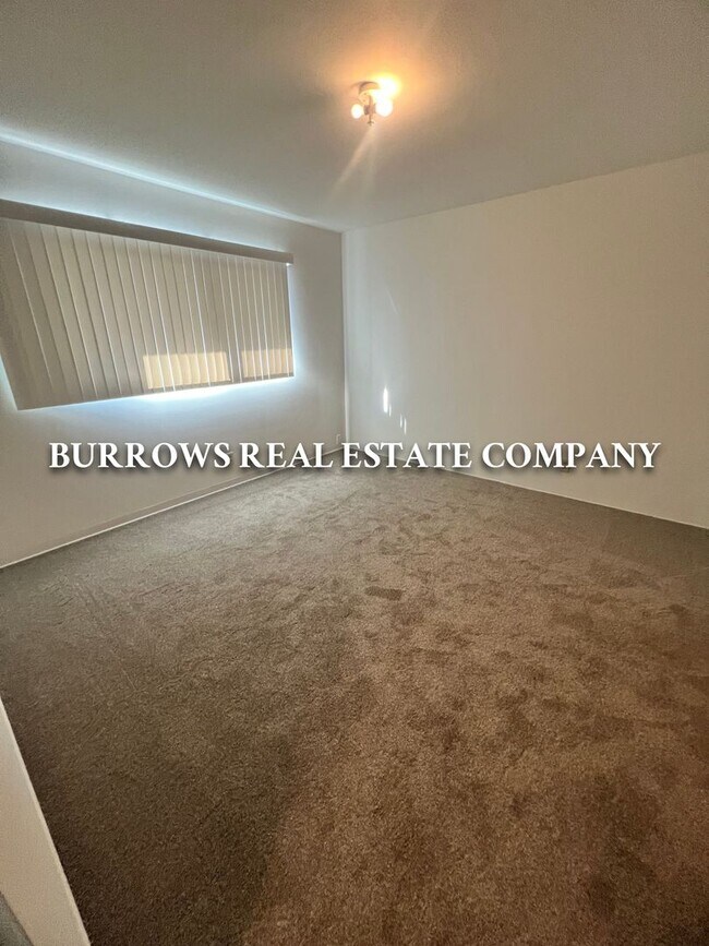 Building Photo - Single story 2 bedroom, 1 bathroom apartment in Ventura