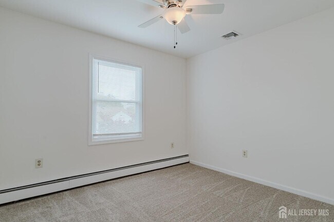 Building Photo - 596 4th Ave