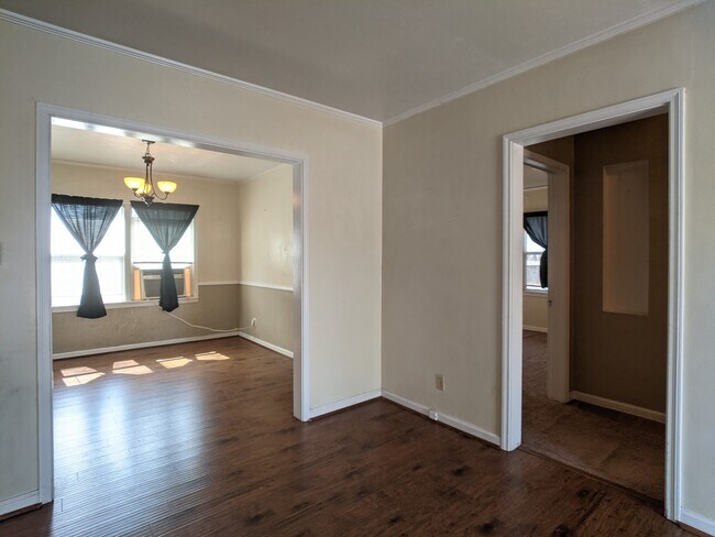 Building Photo - 1428 Axtell St