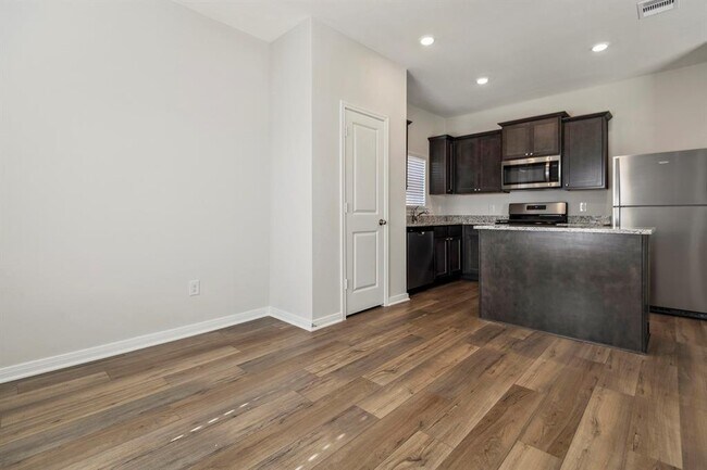 Building Photo - 420 Mystic Slopes Dr