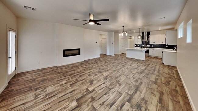Building Photo - Luxury Modern 3 Bedroom 2.5 Bathroom Home with a Bonus Room in Deer Creek Schools (Neighborhood P...