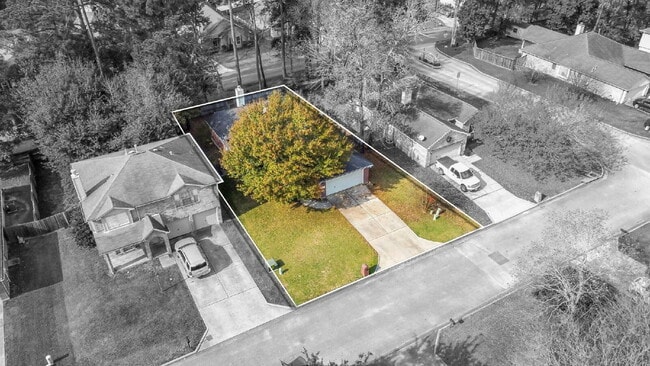 Building Photo - Well-maintained home located near Lake Conroe, offering the perfect balance of comfort & convenie...