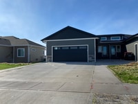 Building Photo - Twin Home