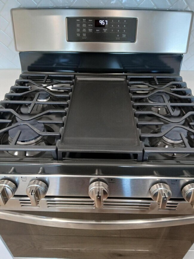 Building Photo - 2013 South St