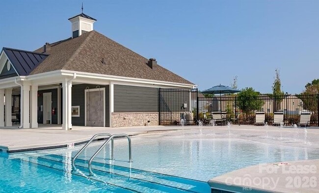 Building Photo - 1720 Vanderlyn St