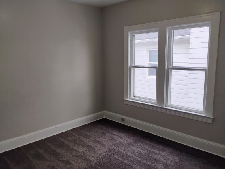 Building Photo - 1673 Victoria Ave