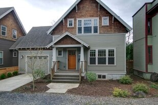 Building Photo - 1062 SE Webber St