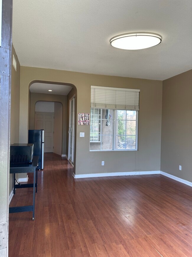 Building Photo - 664 Seaward Ave