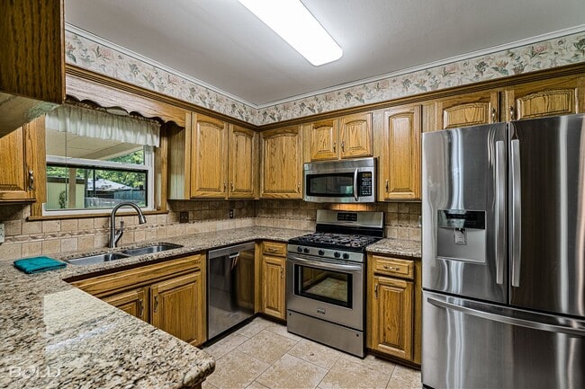 Building Photo - 3 BEDROOM AVAILABLE IN DOGWOOD!