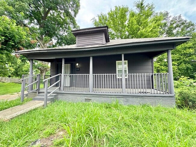 Primary Photo - 1584 Rayburn St
