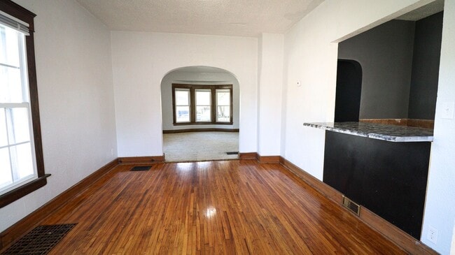 Building Photo - 3 Bedroom House