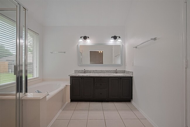 Building Photo - 11042 Sentry Ct