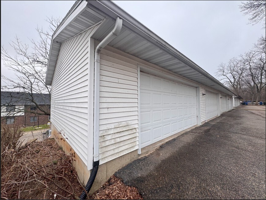 Building Photo - 2367 Chalet Gardens Rd