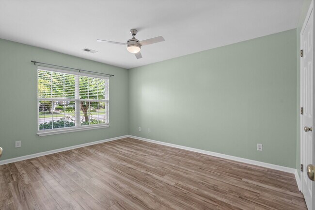 Building Photo - 1096 Harvester Cir