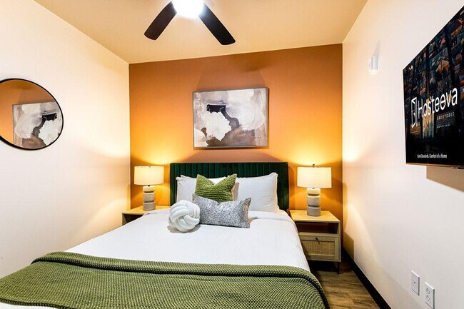 Building Photo - 611 Commerce St