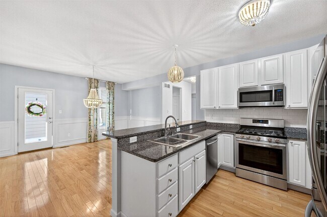 Building Photo - 3275 Simeon Bunker St