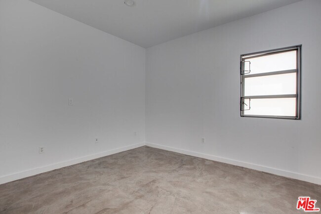 Building Photo - 1358 4th St