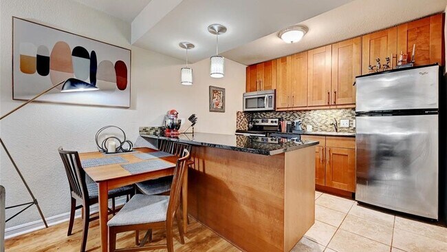 Building Photo - 7685 Northcross Dr