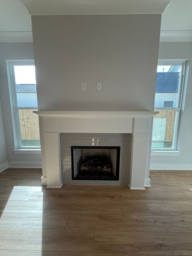 Building Photo - Must See! New 4/2 Home off Tiger Bend Rd. ...