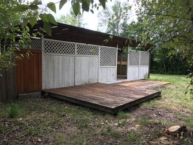Building Photo - Charming 2 Bedroom 1 Bath Home