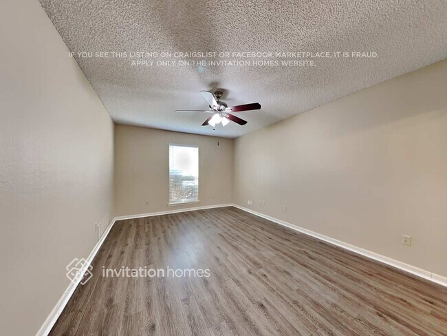 Building Photo - 525 E Jay Ct