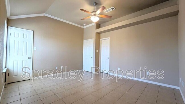 Building Photo - 715B E Ridge Blvd