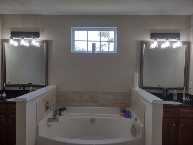 Building Photo - Great Four Bedroom Home in Elgin, SC!