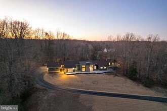 Building Photo - 20 Cessna Ln