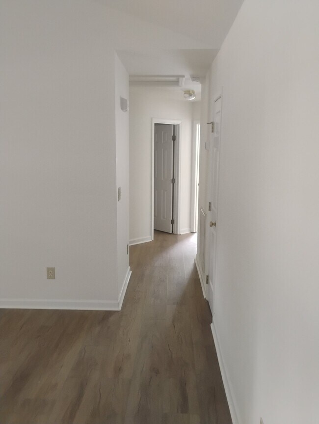 Building Photo - 512 flagerity