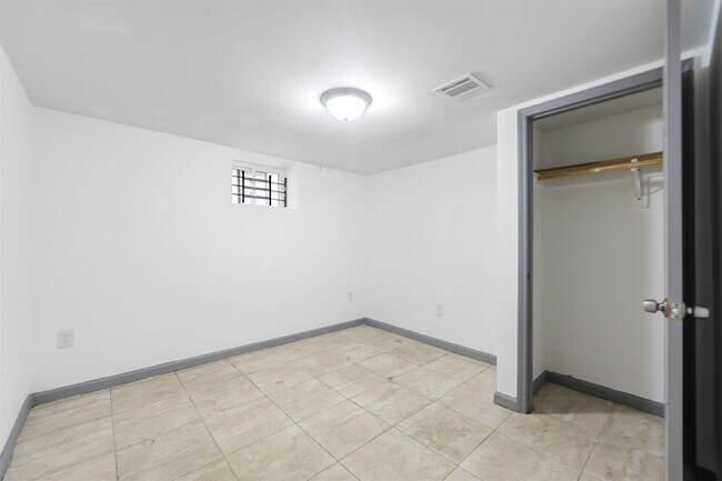 Building Photo - 904 S 18th St