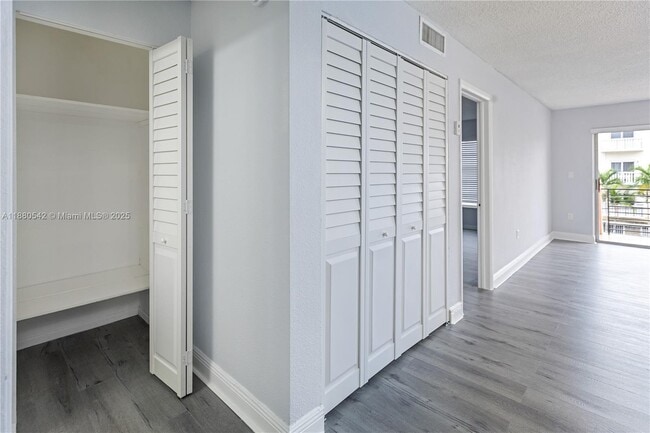 Building Photo - 365 NE 125th St