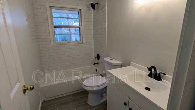 Building Photo - 294 Robin Ln SE